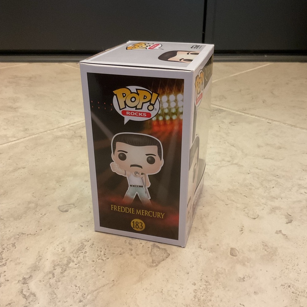 Funko Pop! Rocks Queen Freddie Mercury#183 Singer w/microphone NIB 2018 - Picture 3 of 4